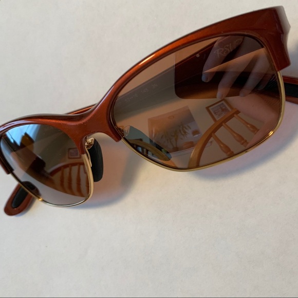 NWOT Oakley Sunglasses with Bag and Case 🕶 - Picture 2 of 7